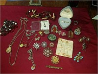 Collection of vintage jewelry