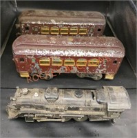 Vintage Lionel 027 train engine with two cars