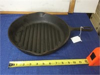 Wagner Ware 10 inch cast iron skillet