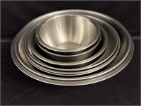 (9) Stainless steel mixing bowls