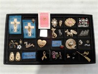 Jewelry Pins & Pendants