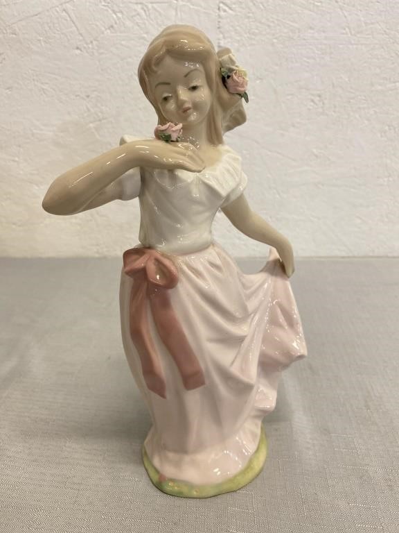 11" Tengra Velencia Porcelain Figure