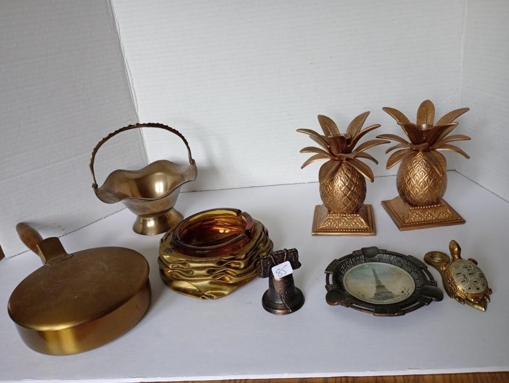 Great lot of brass & metal decor, includes vintage