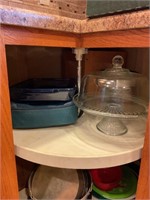 CONTENTS OF KITCHEN CABINET - PYREX PORTABLE, CAKE