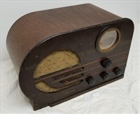 Philco Model 38-38 Art Deco Battery Set Tube Radio