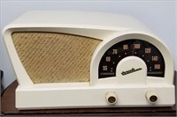 Truetone Model D2018 'Boomerang' Tube Radio 14.5"