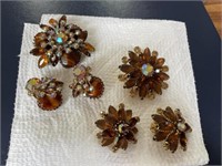 Two sets Judy Lee brooches earrings brown