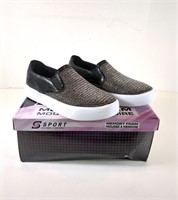 NEW Sketchers Women's Shoes (Size: 8)