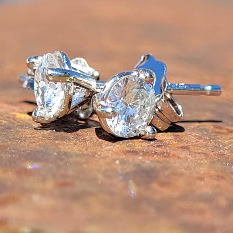 14K WHITE GOLD. 48CTW G-IN COLOR, VS- V2 IN