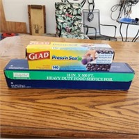 Roll of Glad Press and Seal Aluminum Foil