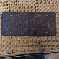 1946 retired Michigan Farm License Plate