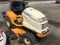 CUB 3206 LAWN TRACTOR W/ 48" DECK