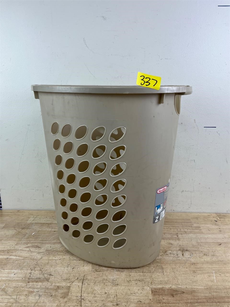 Sterilite Laundry Basket