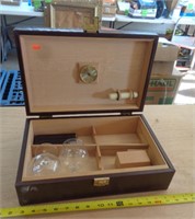 CIGAR HUMIDOR W CRYSTAL COGNAC GLASSES