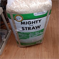 2.5 Cubic Foot Bag of Mighty Fine Straw w Tack