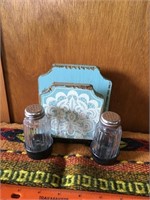 Rustic Salt and pepper shaker set