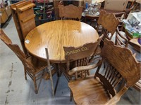 DINING ROOM TABLE W/ 2 LEAVES & 5 CHAIRS