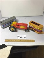 PLASTIC TRACTOR AND TRAILERS