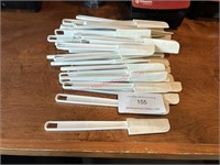 LARGE LOT - PLASTIC SPATUALS - USED, THIN BLADE