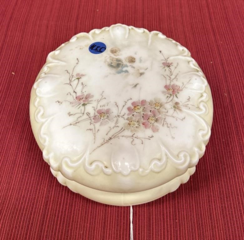 Large Wavecrest round dresser box with lid cupids