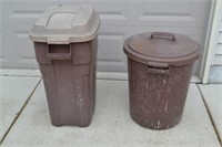 2 Trash Cans, w/lids