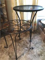 TWO SMALL METAL PLANT STANDS