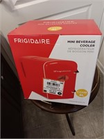 Mini Frigidaire beverage cooler 6 cans new in box