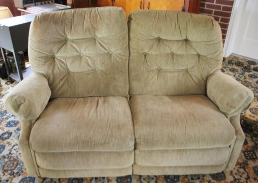 La-Z-Boy Loveseat Recliner - 36" x 63" x 39"