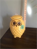 owl cookie jar, lid has crack