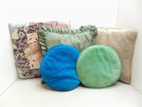 Throw pillows round green blue
