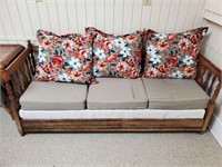 Daybed Settee with pull out bed