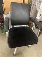 Very comfortable and sturdy office chair