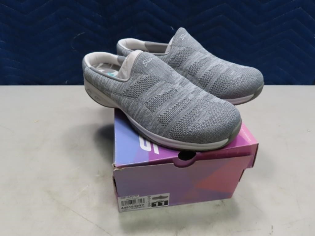 New SKETCHERS Womens sz11 Grey Sneaker $70
