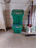 2 recycling bins