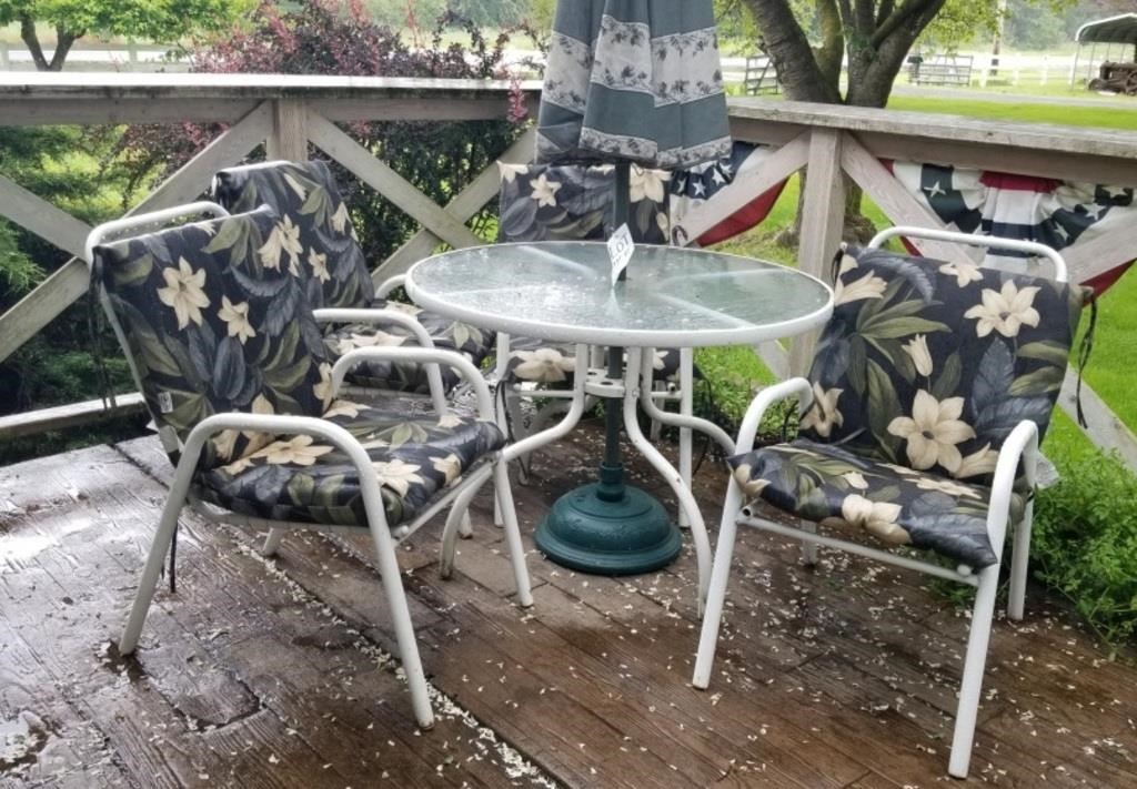 Outdoor table & chairs w/pads,umbrella & stand