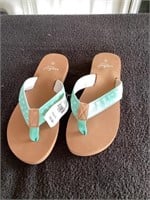 G) women’s size 8 flip-flops sandals, new with