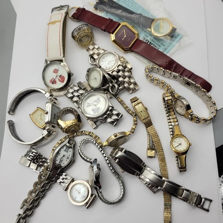 LOT OF WATCHES: WILL NEED BATTERIES NOT TESTED