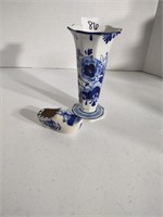 Delft blue and white porcelain vase, 5.75" tall.