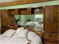 BEAUTIFUL HEAD BOARD UNIT WITH MIRROR