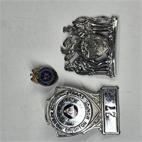 ASSORTED LOT OF US POLICE HAT BADGE & PINS