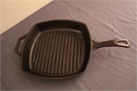 Lodge cast  searing pan, 10.5"