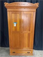 ANTIQUE OAK WARDROBE