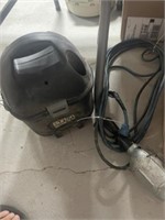 SMALL SHOP VAC AND TROUBLE LIGHT