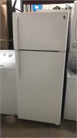 White GE Refrigerator W2A