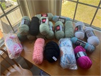 19 various rolls yarn