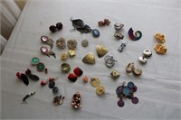 LOT OF COSTUME JEWELRY - BRACELETS