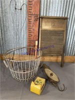 EGG BASKET, HANGING SCALE(RUSTED), HOME CREST