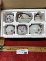 Vintage porcelain Cruet set
