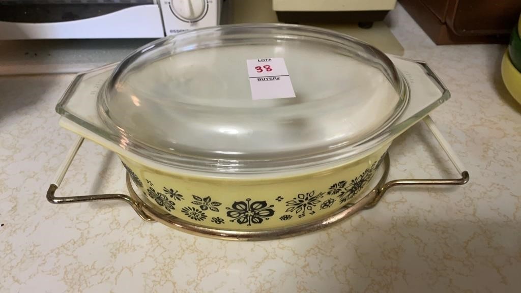 Pyrex -casserole dish handled with lid & holder