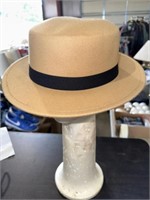 LADIES TAN HAT SIZE 57